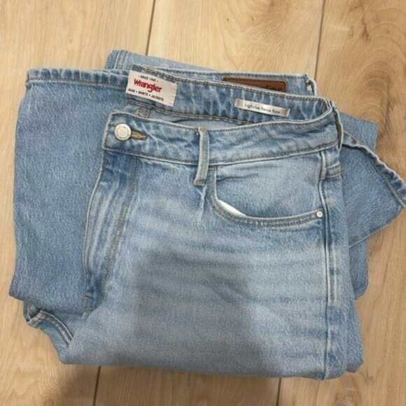 WRANGLER- HIGH RISE FIERCE FLARE JEANS - Woman’s 32/34 - Picture 1 of 10